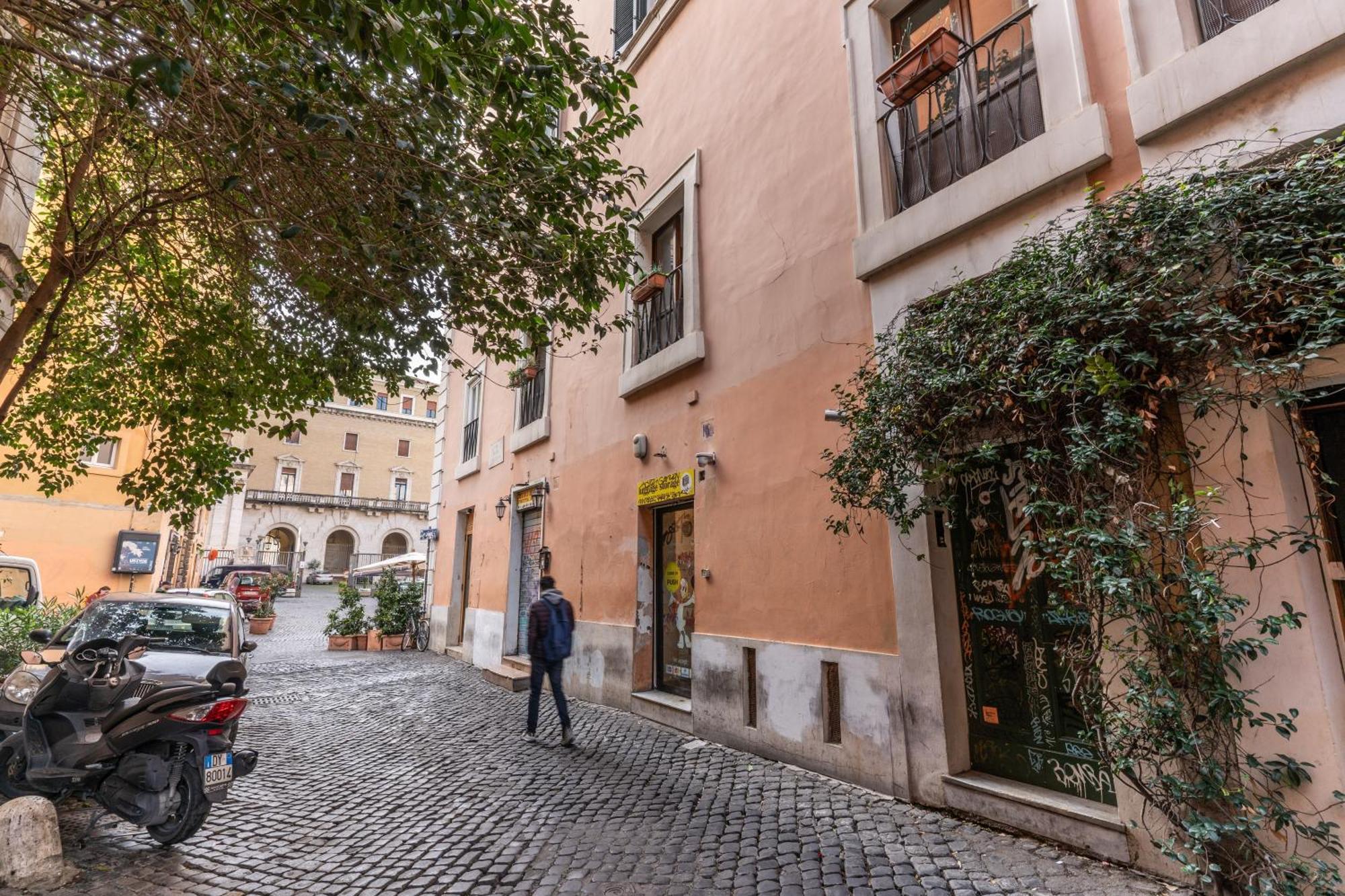 Suite San Calisto Trastevere - By Romanhouseit, Rome